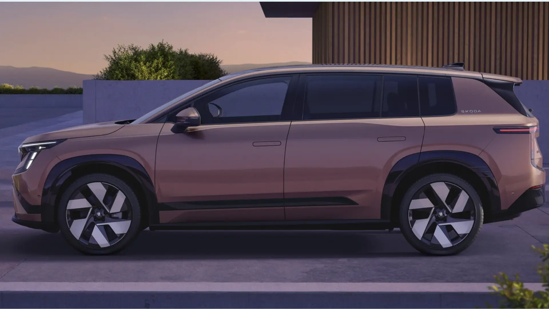 The stretched silhouette and flush door handles give the Peaq a sleek yet substantial and commanding presence.