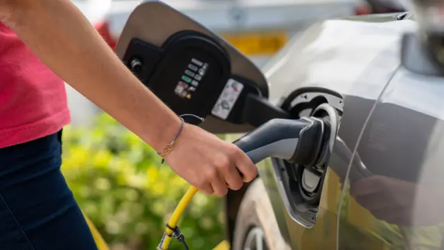 Delhi Crosses 2026 EV Charging Target Three Months Early, Plans 32,062 Points by 2029