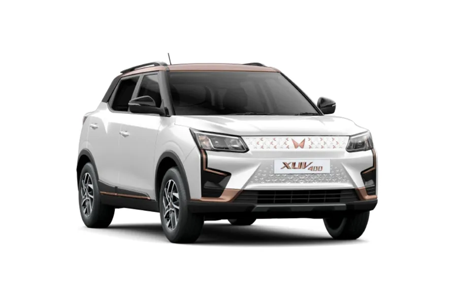 Mahindra XUV400 EV EL Pro 39.5 kWh in Everest White Dual Tone