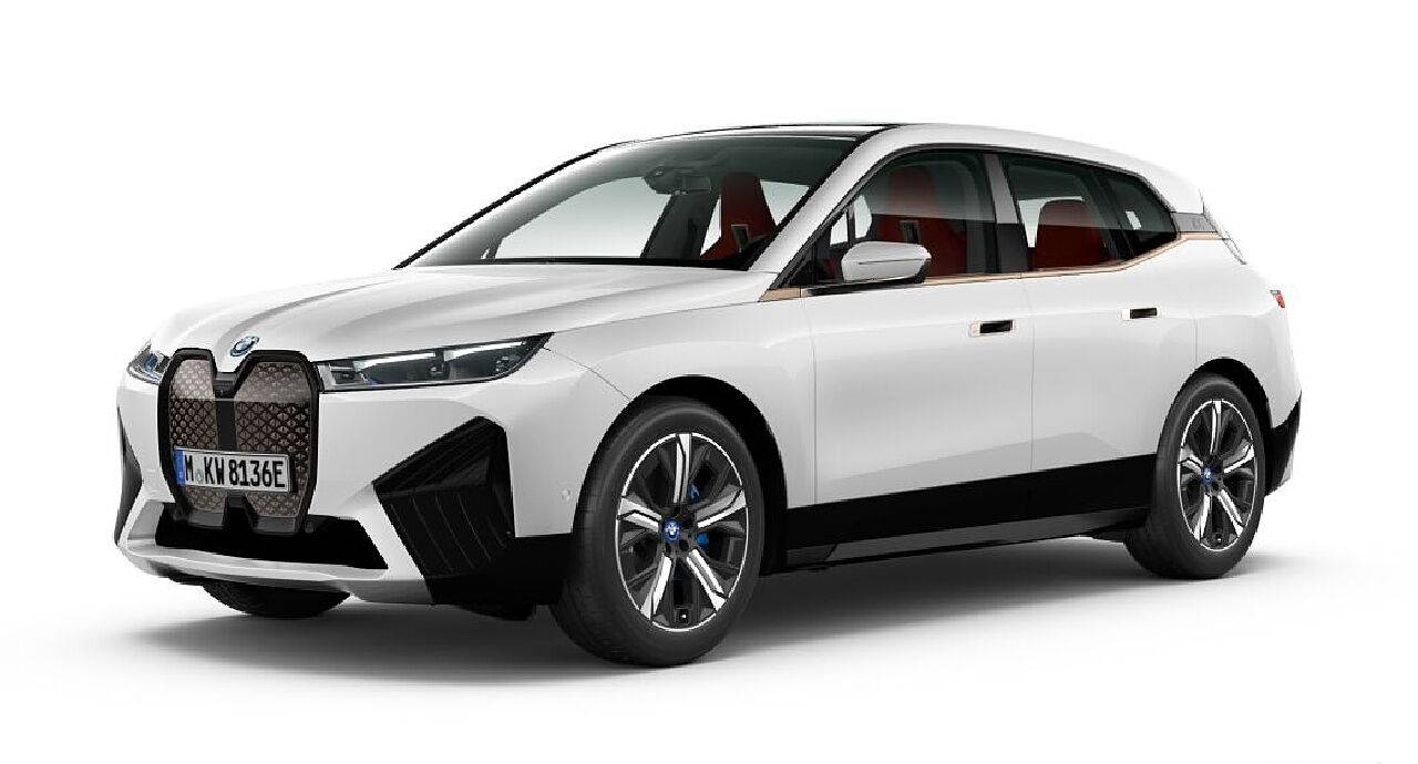BMW iX xDrive50 in Mineral White Metallic