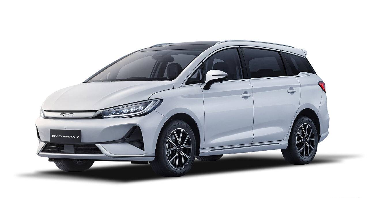 BYD eMAX 7 in Crystal White