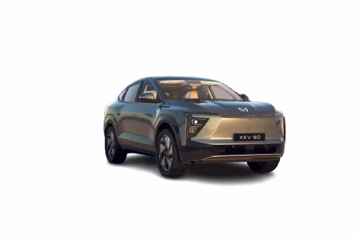 Mahindra XEV 9e Pack 1 in Gold Dawn