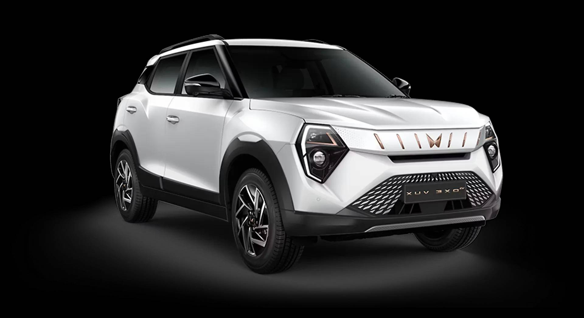 Mahindra 3XO EV AX7L in Everest White