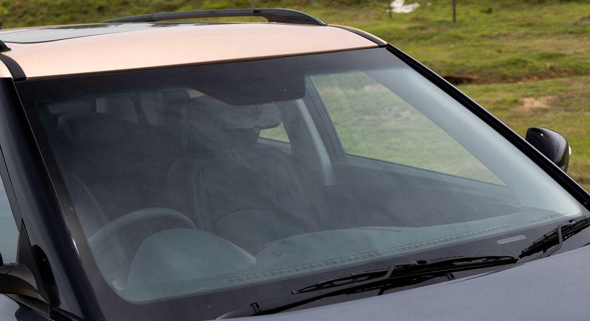 Mahindra XUV400 EV exterior view 5