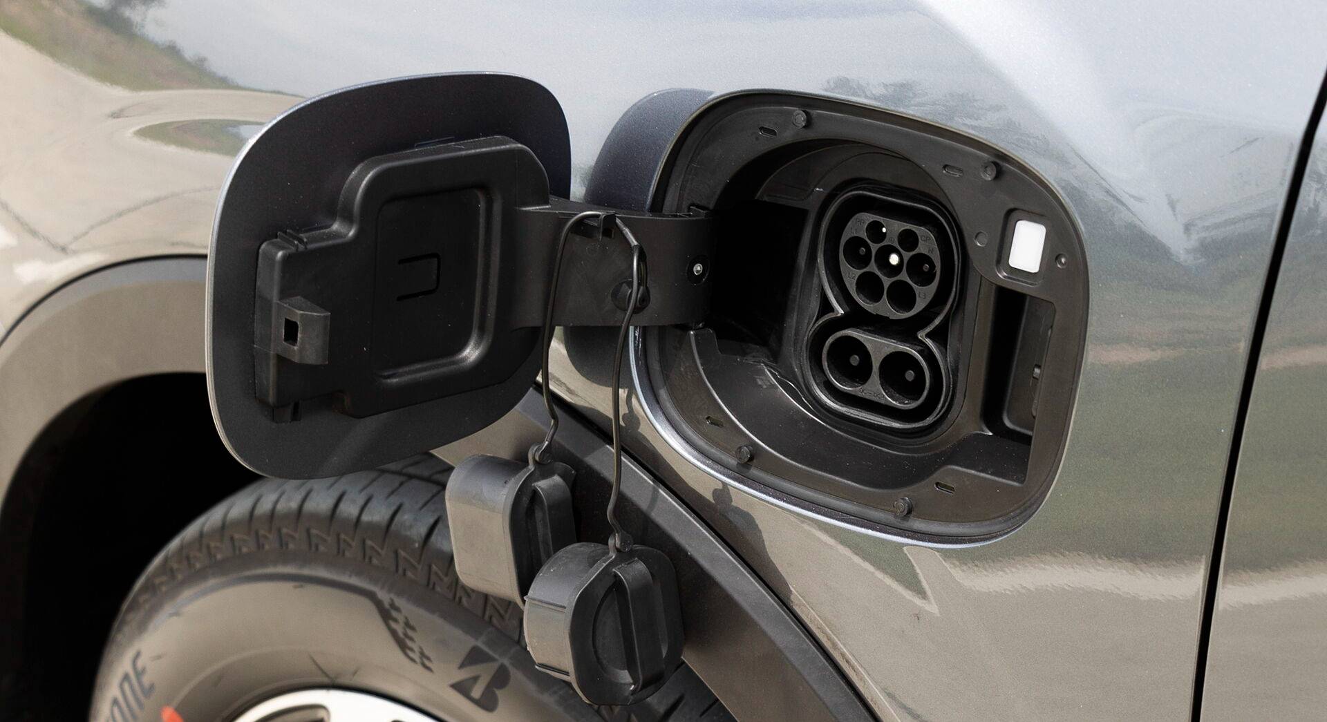 Mahindra XUV400 EV exterior view 10