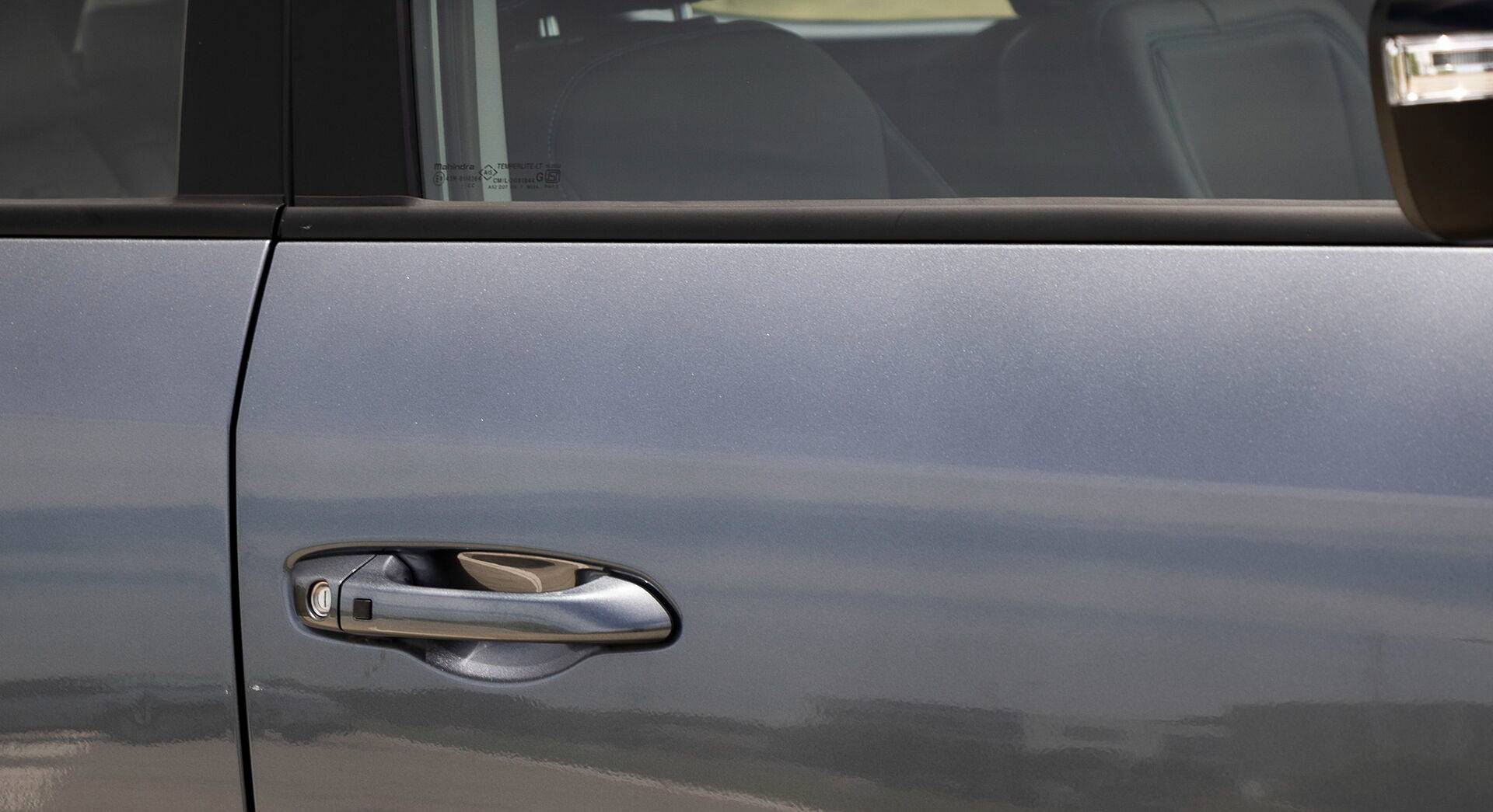 Mahindra XUV400 EV exterior view 11