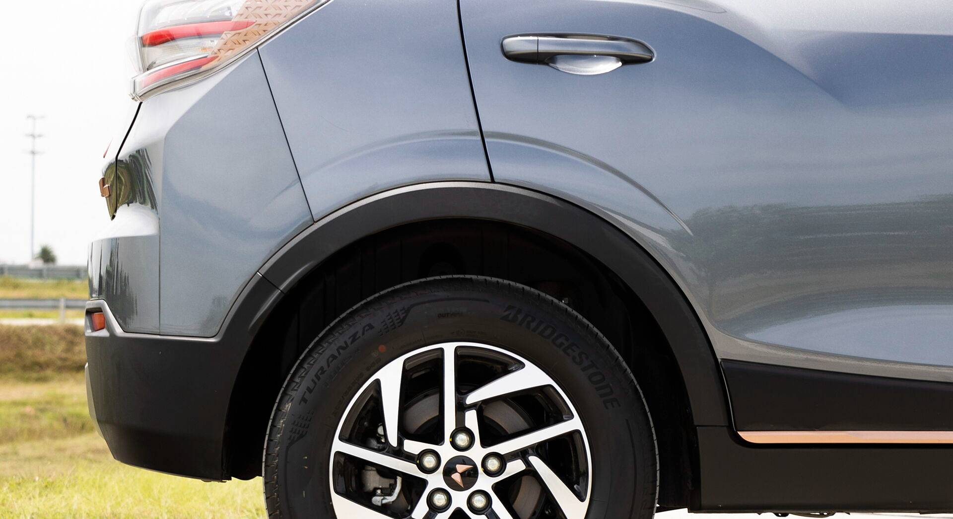 Mahindra XUV400 EV exterior view 14