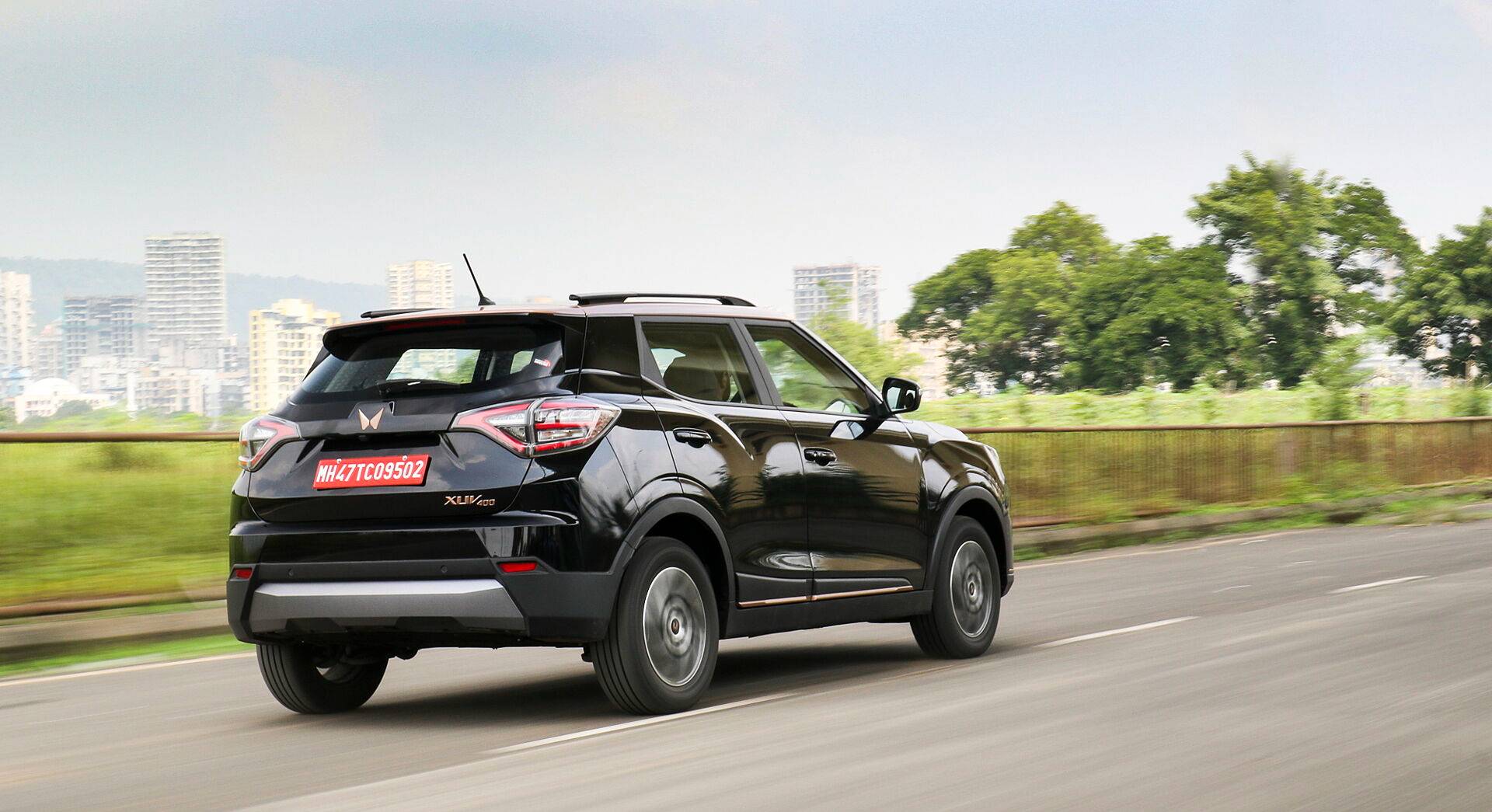 Mahindra XUV400 EV exterior view 4