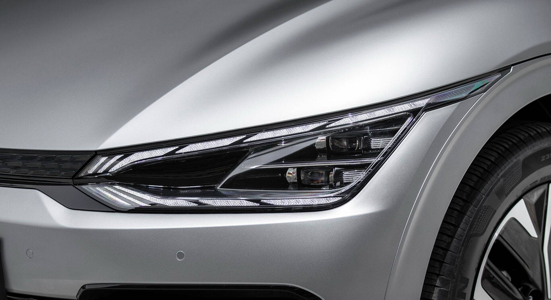 Kia EV6 exterior view 5