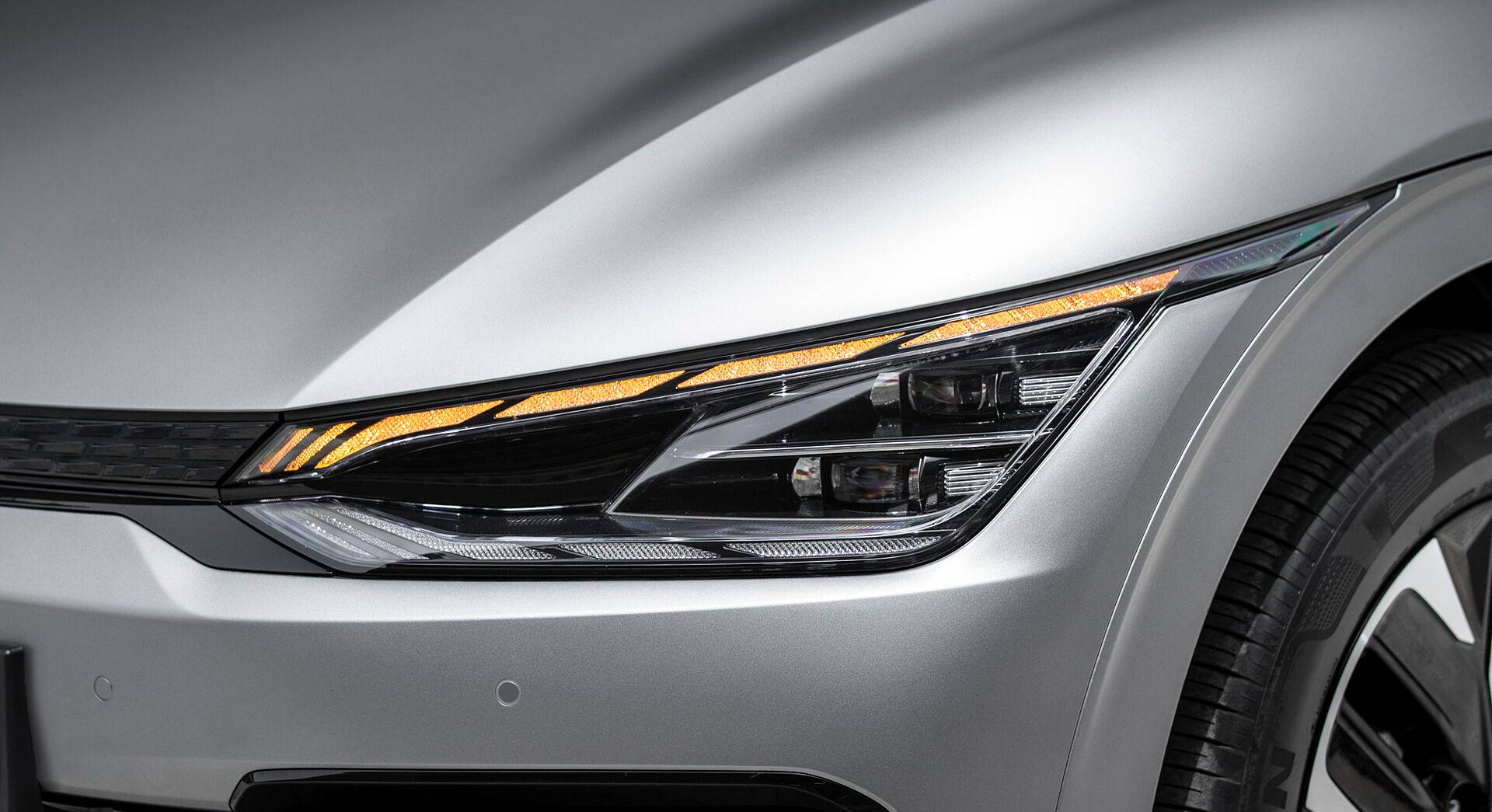 Kia EV6 exterior view 6