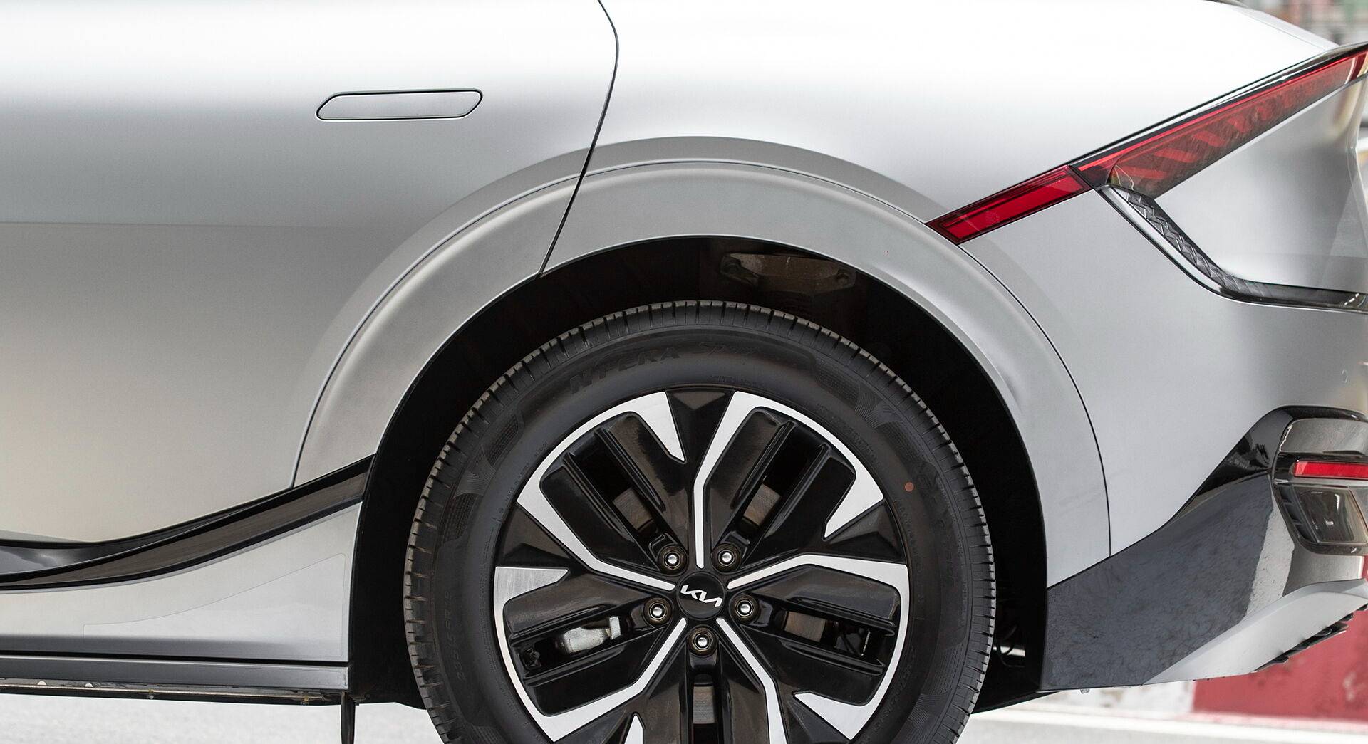 Kia EV6 exterior view 14