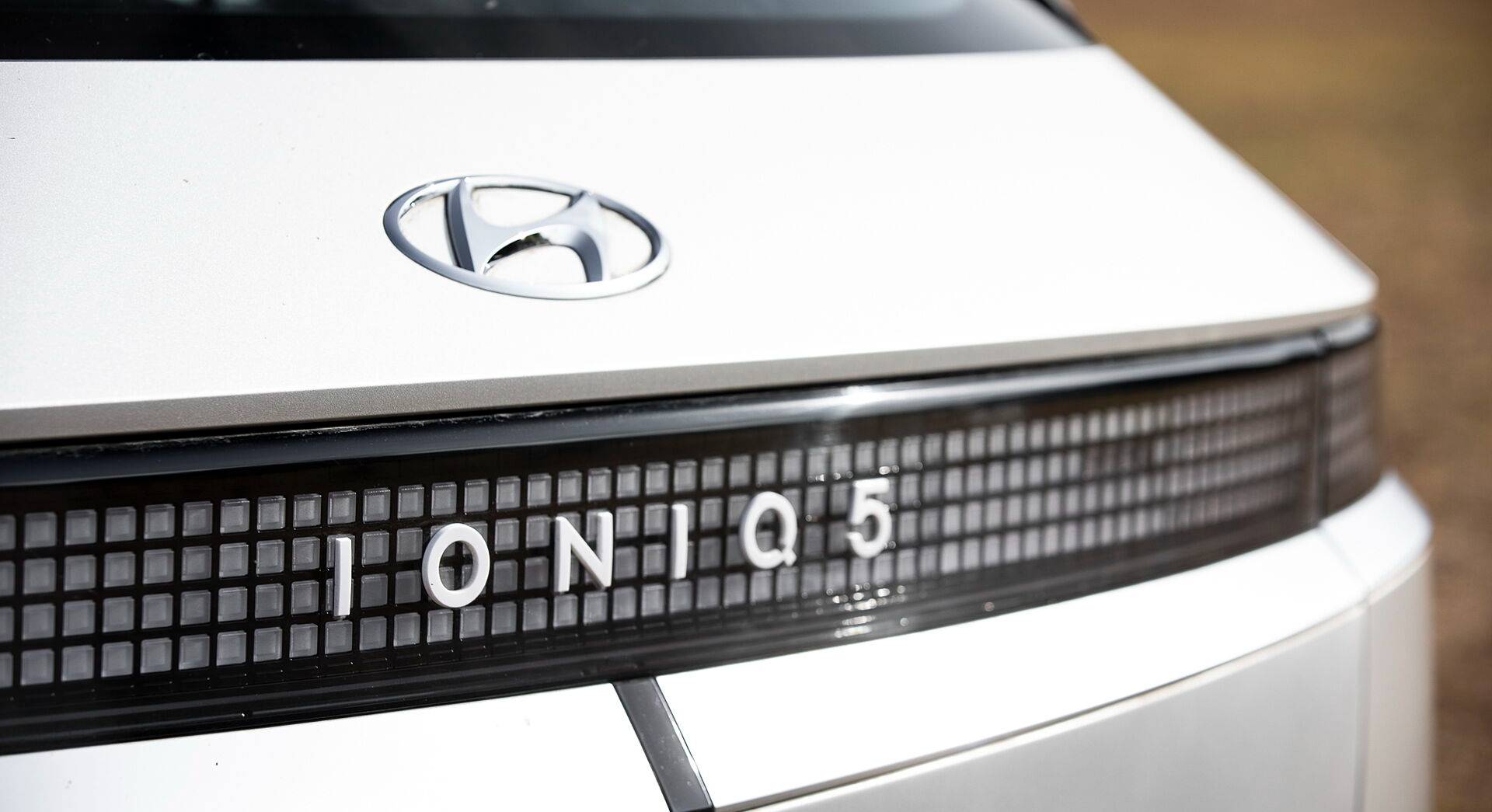 Hyundai Ioniq 5 exterior view 4