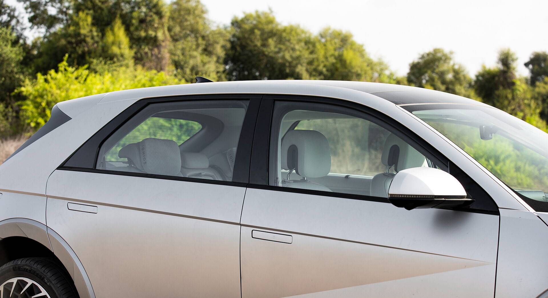 Hyundai Ioniq 5 exterior view 11