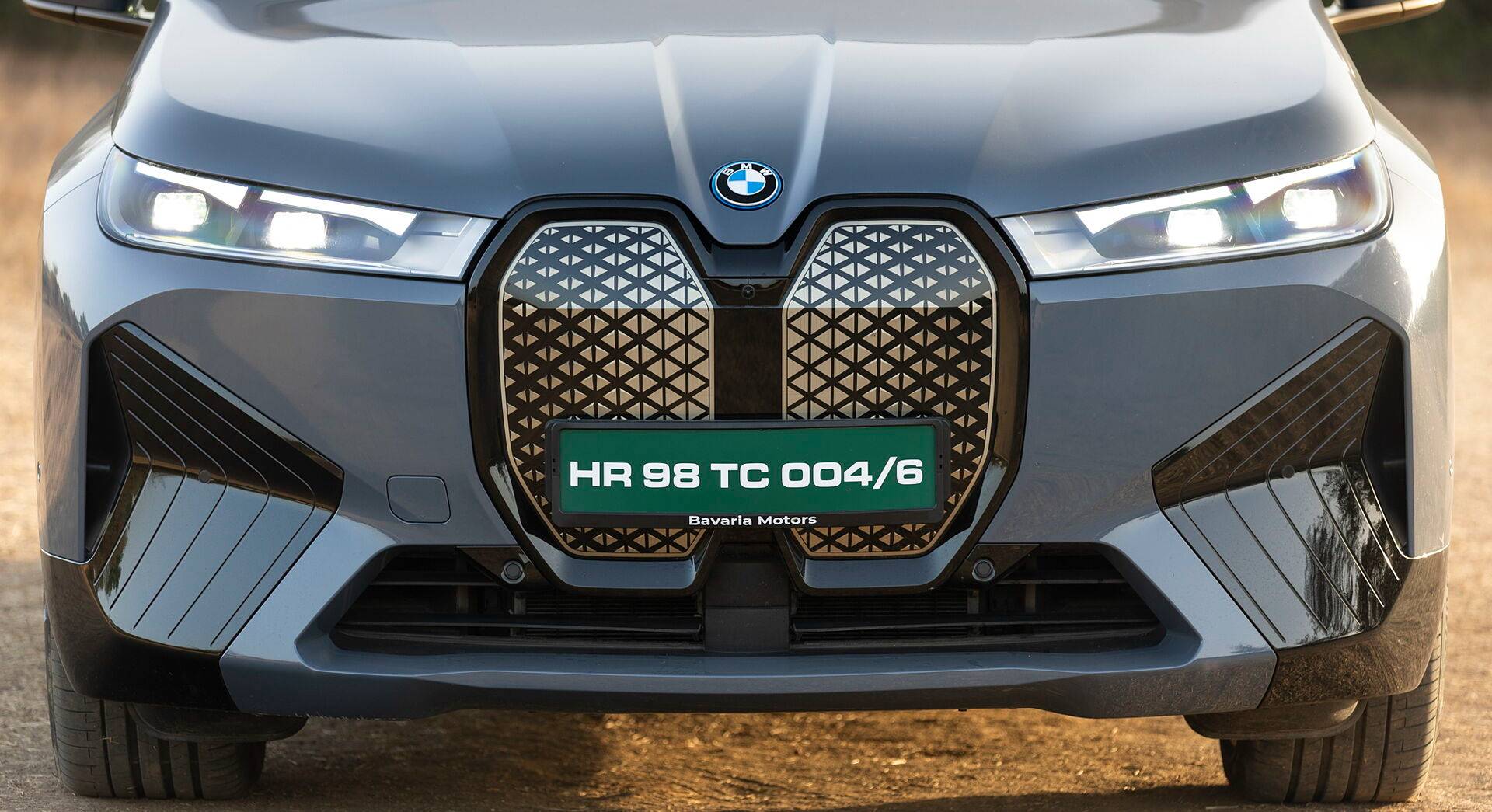 BMW iX xDrive50 exterior view 2