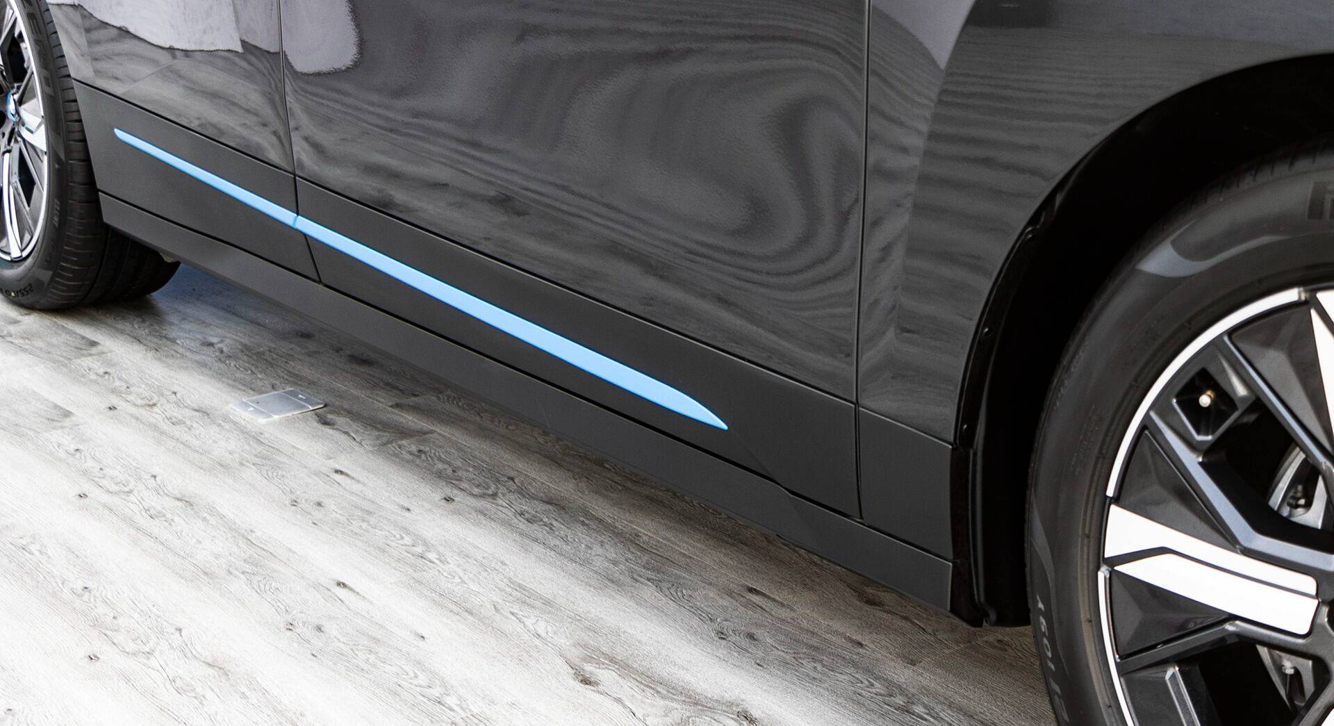 BMW iX xDrive50 exterior view 7