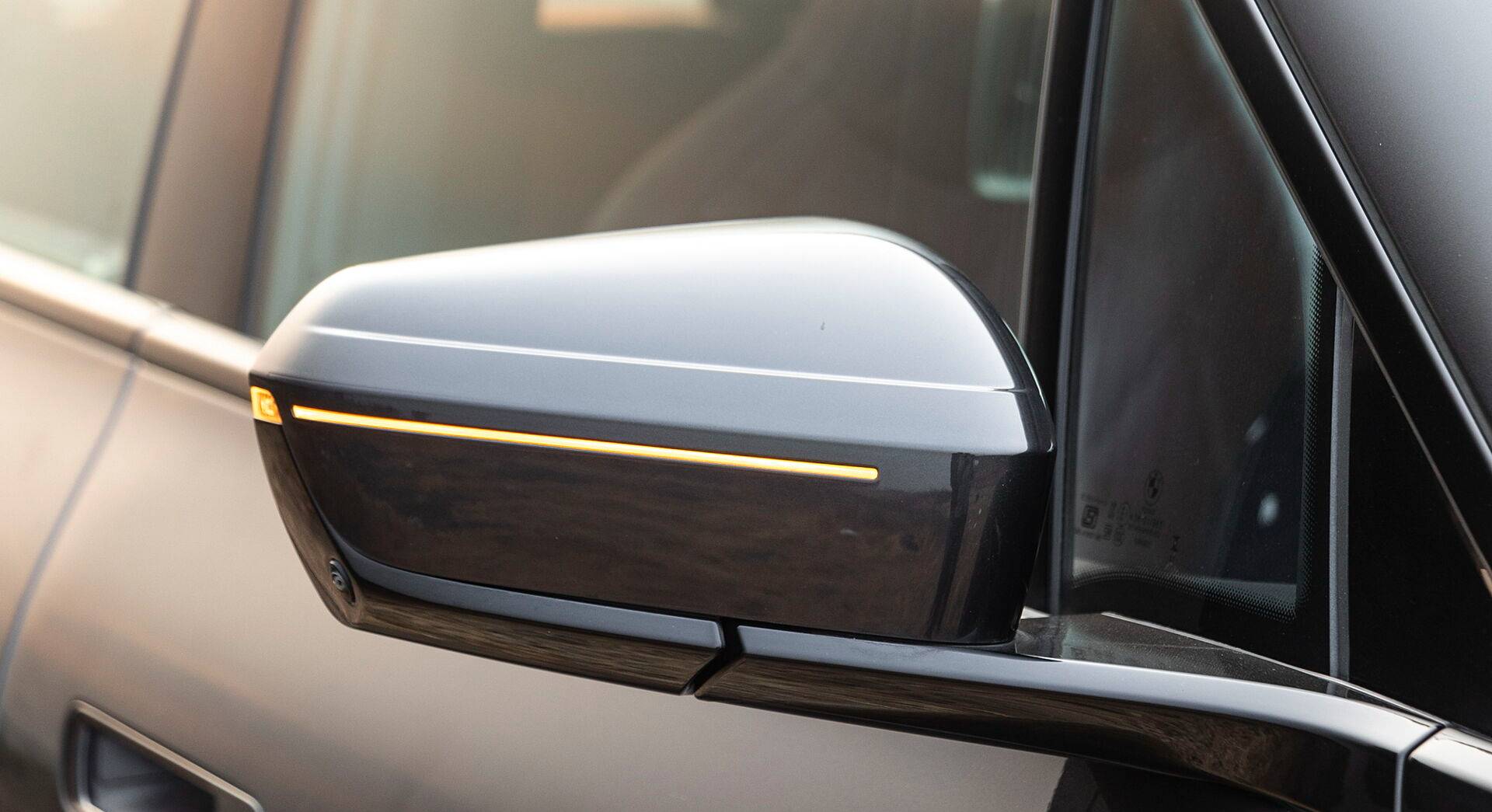 BMW iX xDrive50 exterior view 8