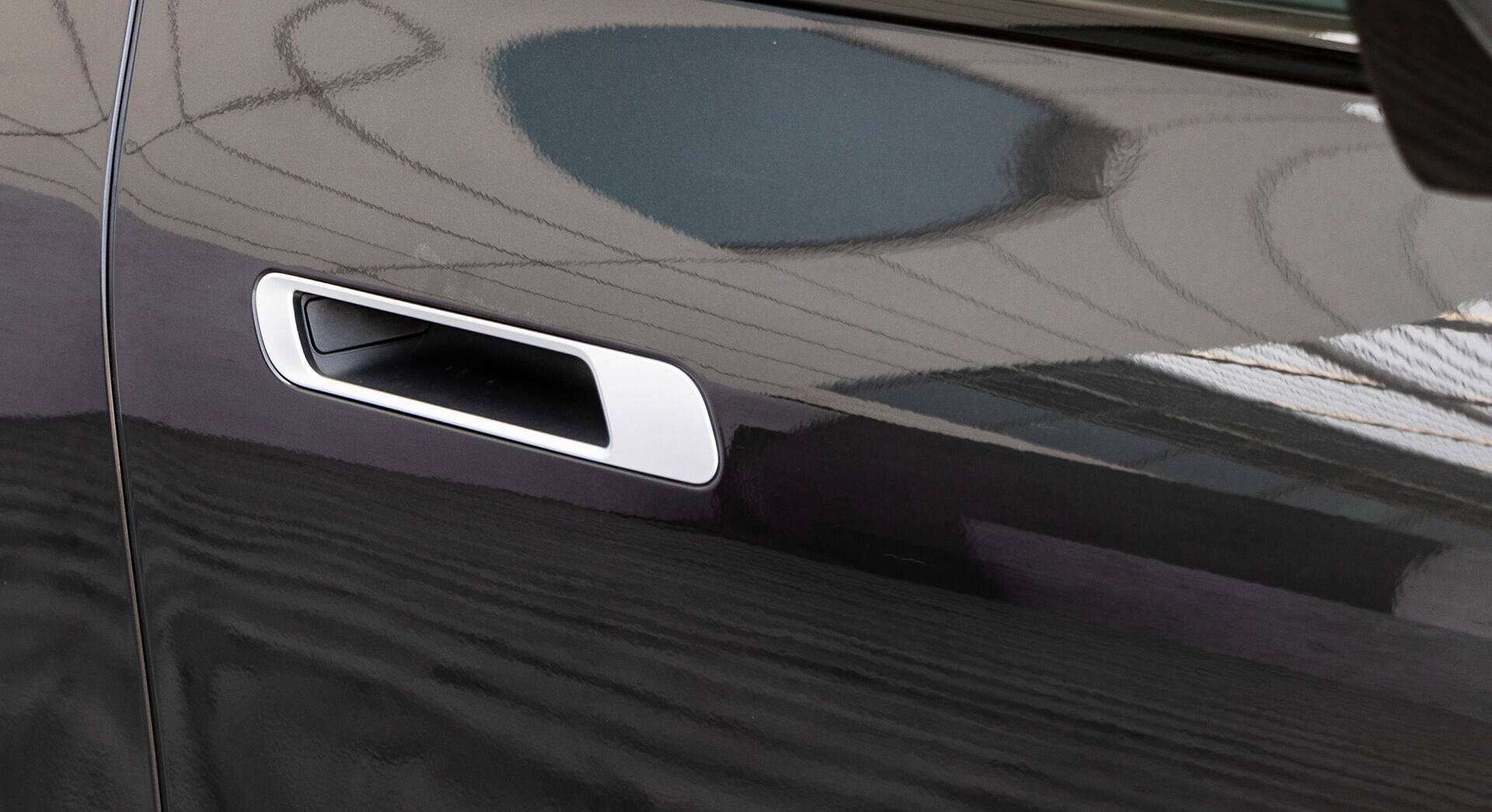 BMW iX xDrive50 exterior view 9