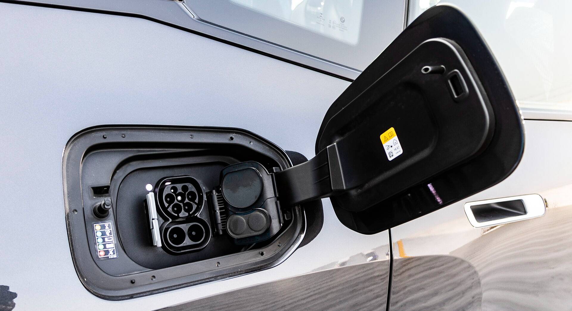 BMW iX xDrive50 exterior view 13