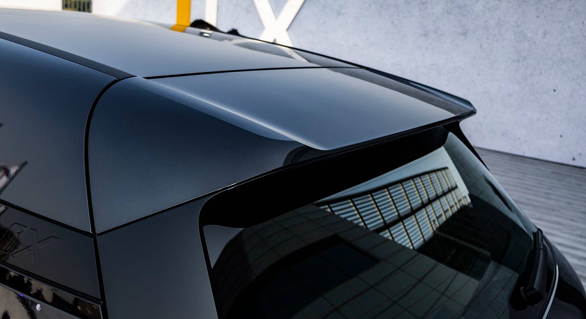 BMW iX xDrive50 exterior view 15