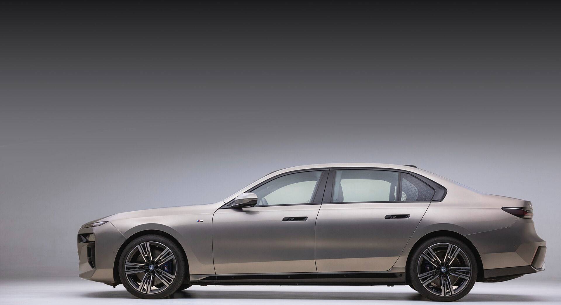 BMW i7 exterior view 2