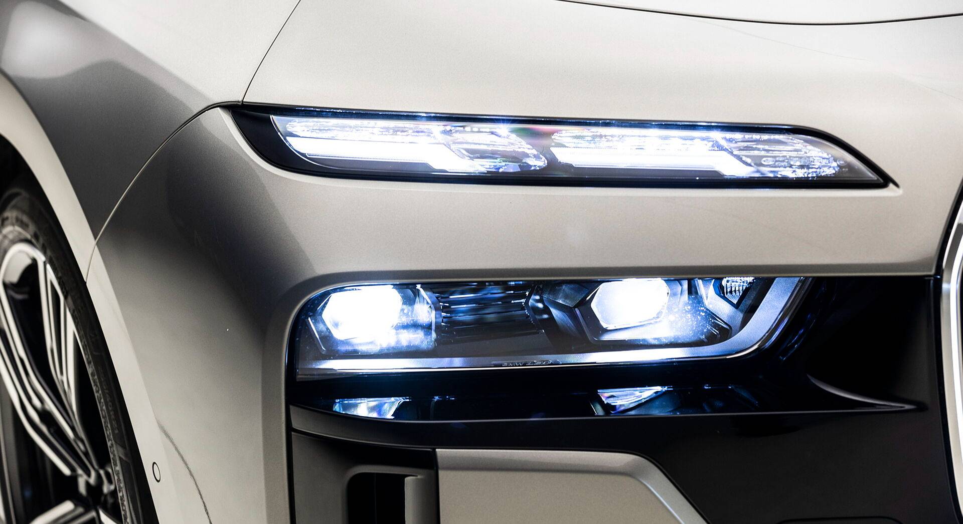BMW i7 exterior view 5