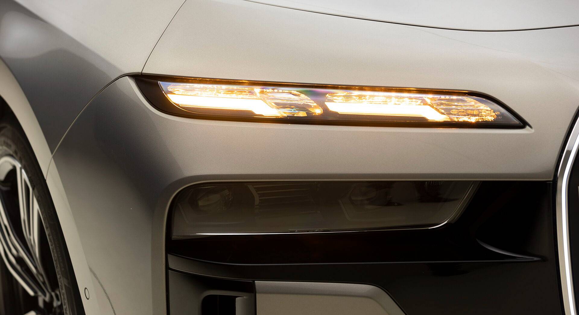 BMW i7 exterior view 6