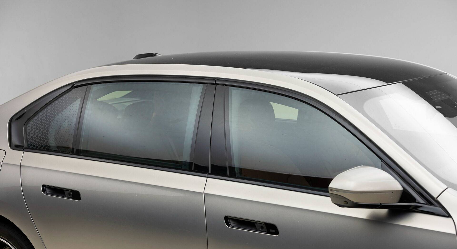 BMW i7 exterior view 8