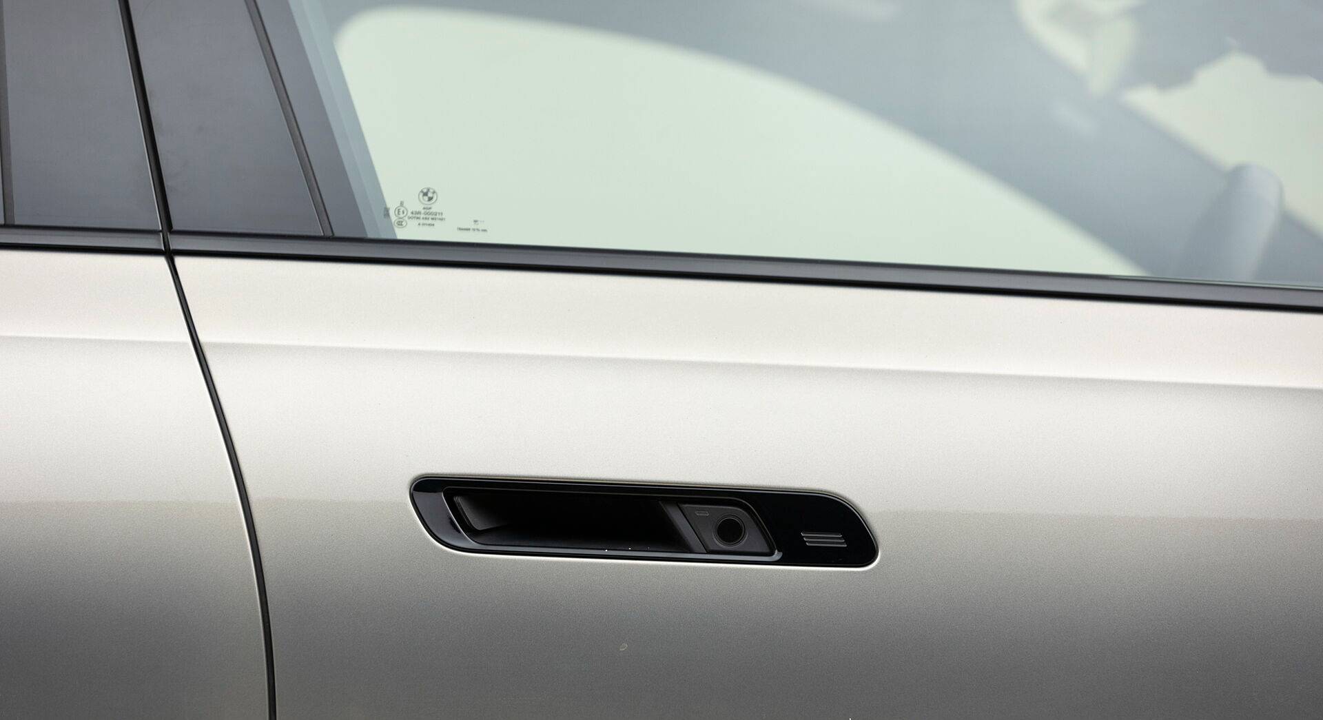 BMW i7 exterior view 10