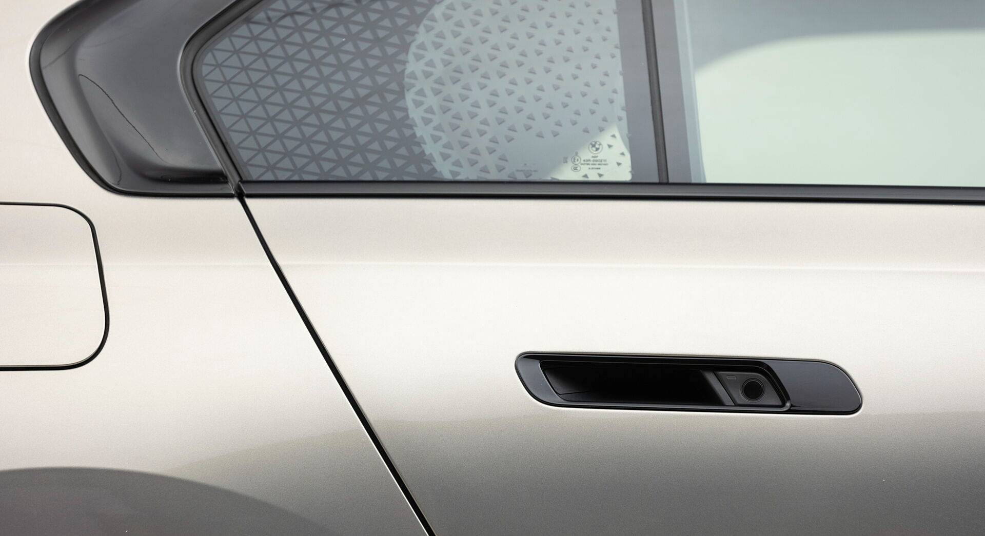 BMW i7 exterior view 11