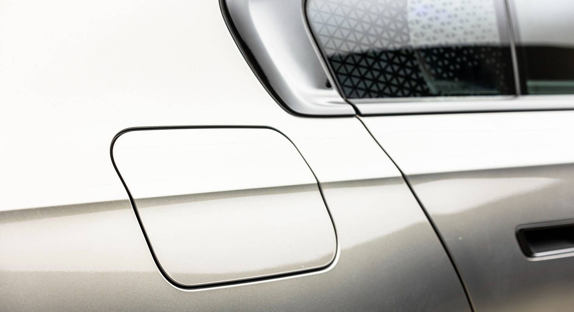 BMW i7 exterior view 12