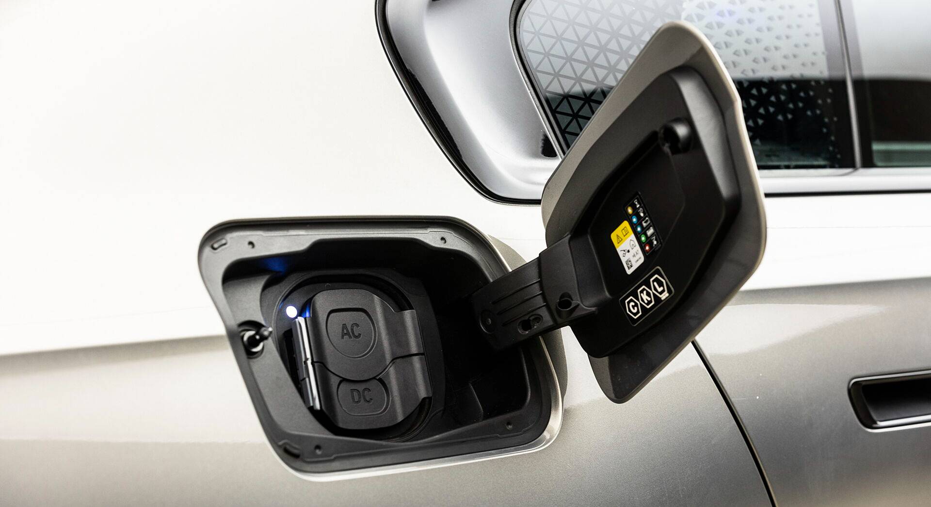 BMW i7 exterior view 13