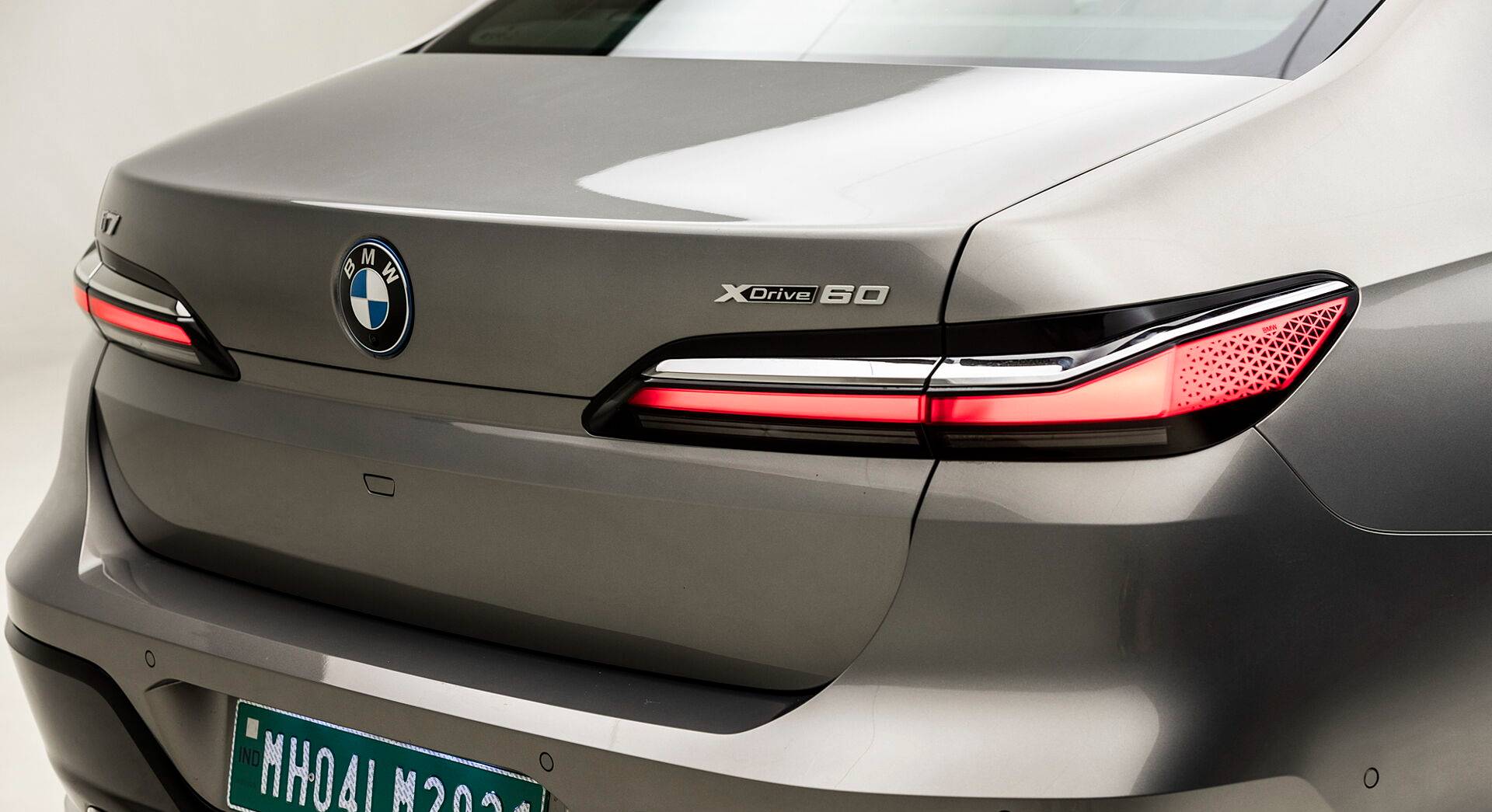 BMW i7 exterior view 18
