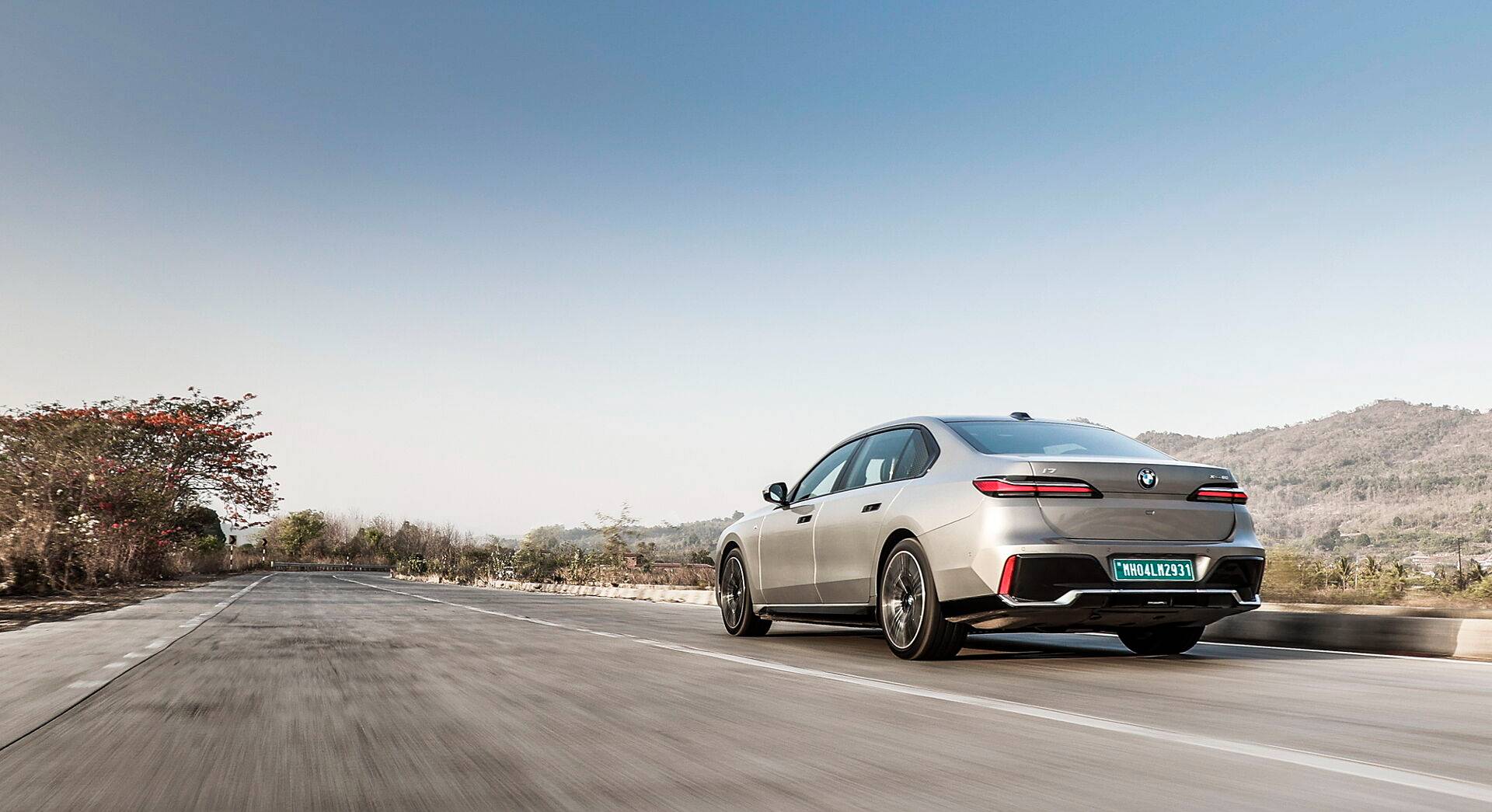 BMW i7 exterior view 25