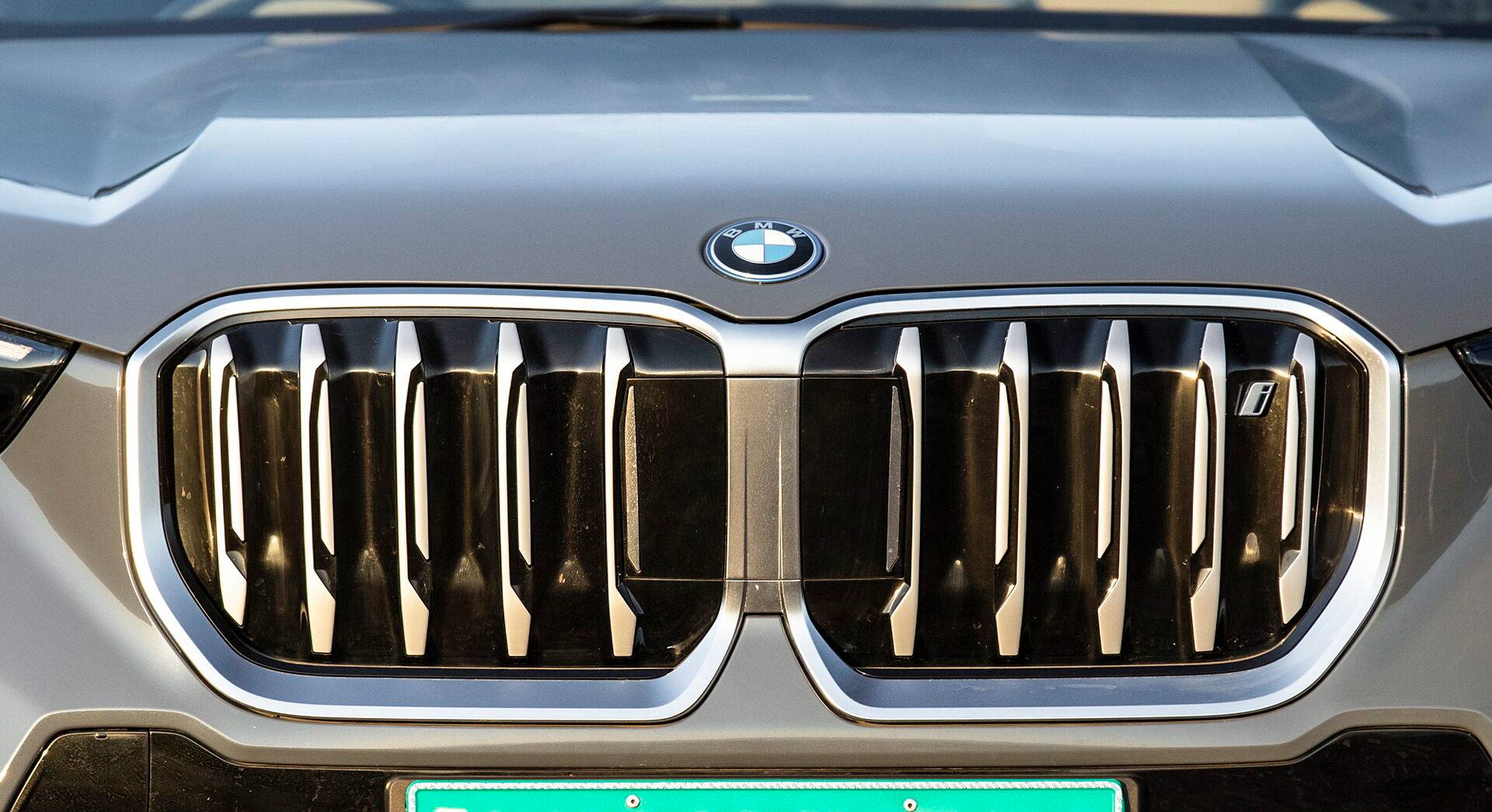BMW iX1 exterior view 2