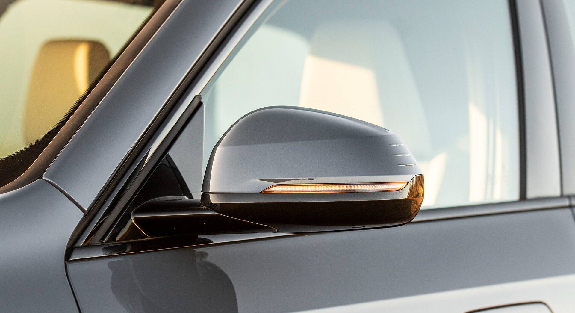 BMW iX1 exterior view 8