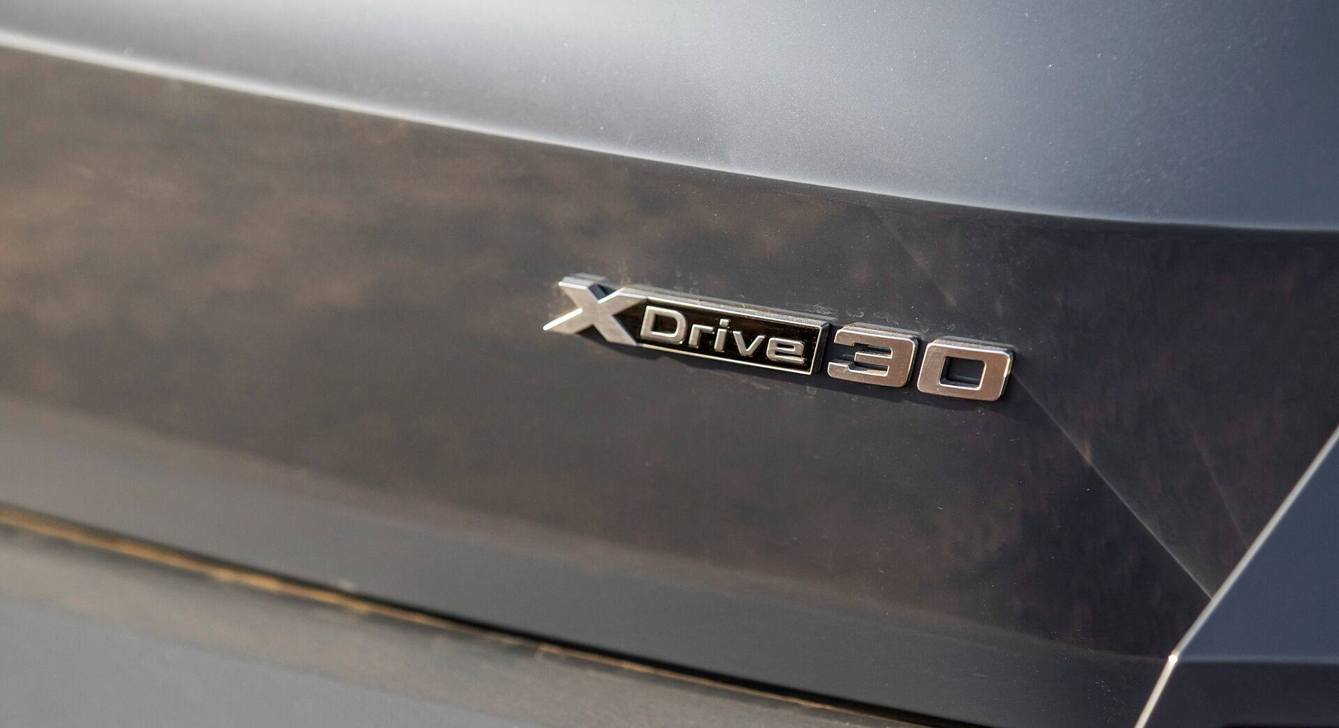BMW iX1 exterior view 23