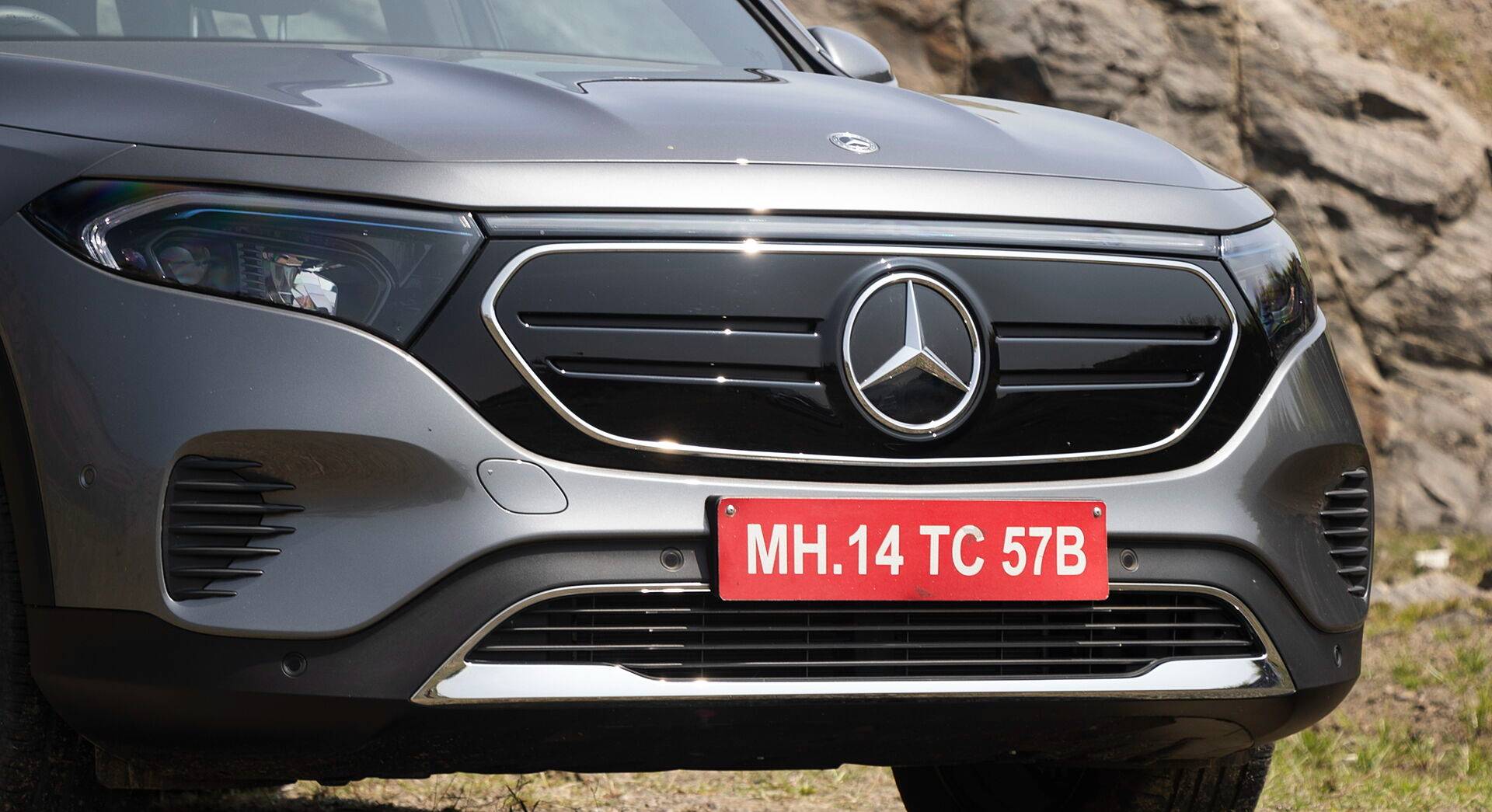 Mercedes-Benz EQB 350 4Matic exterior view 2