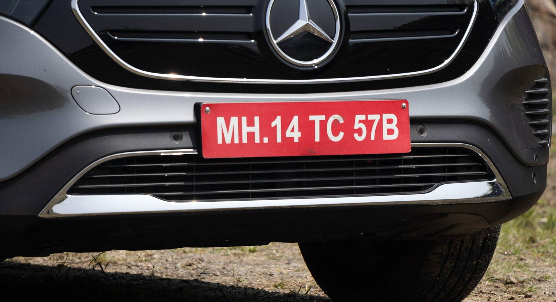 Mercedes-Benz EQB 350 4Matic exterior view 3