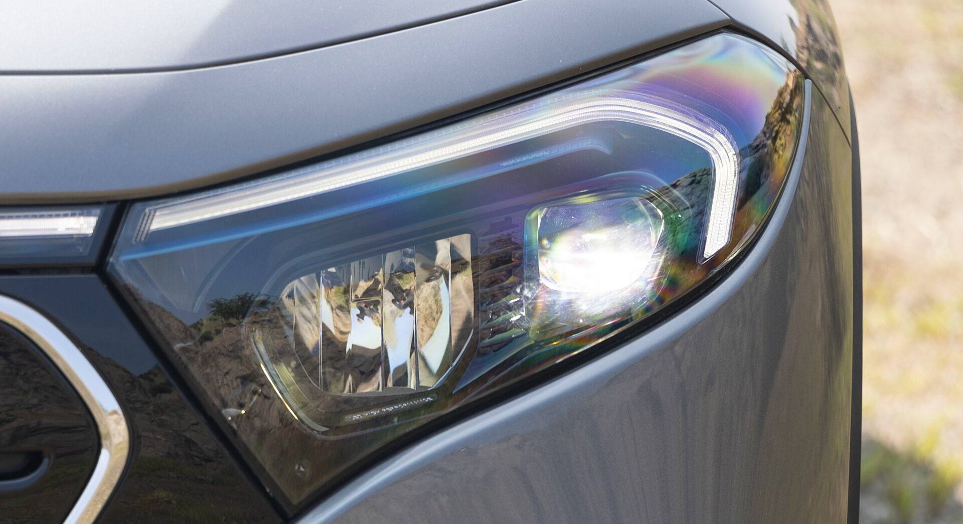 Mercedes-Benz EQB 350 4Matic exterior view 4