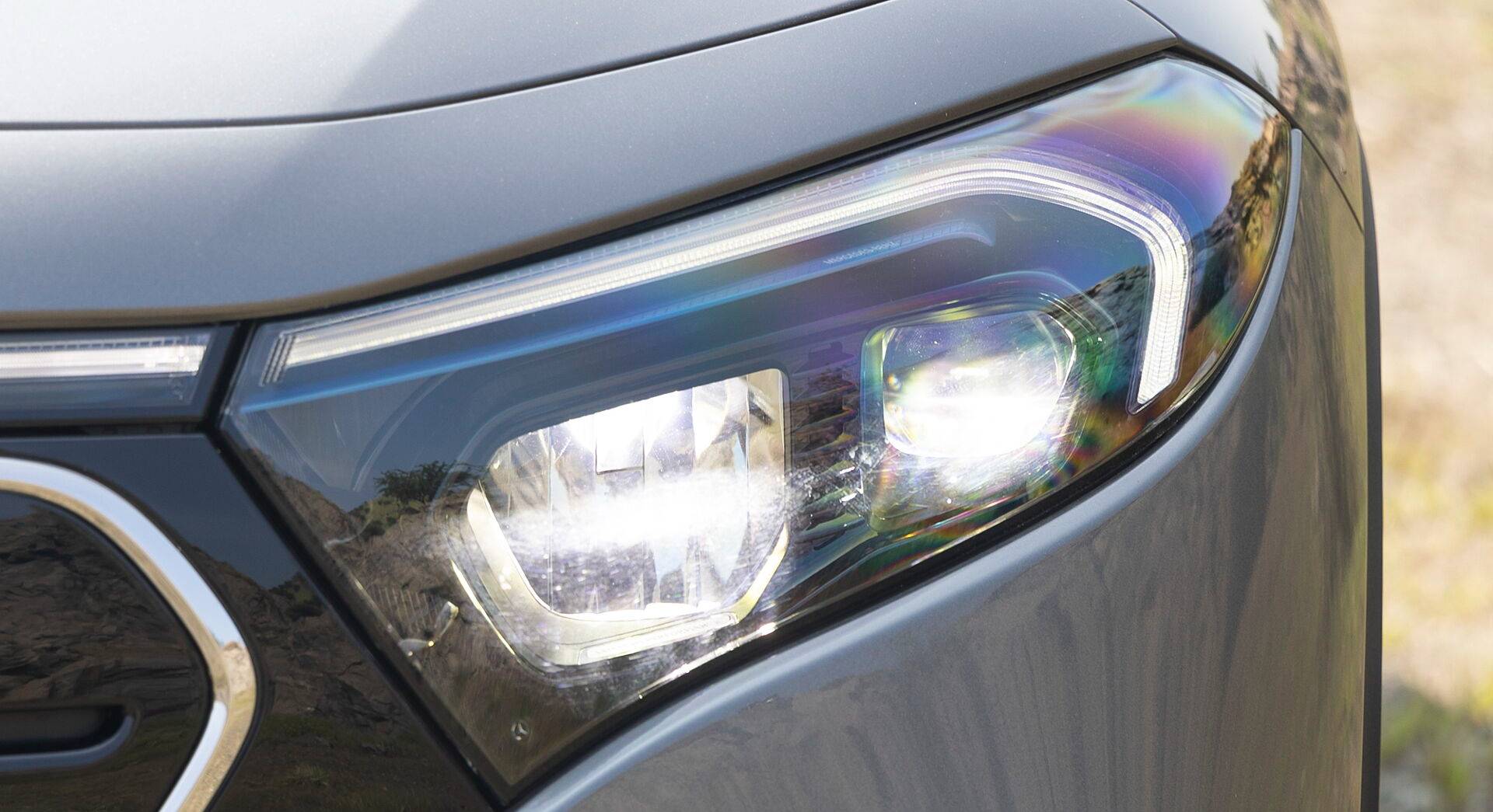 Mercedes-Benz EQB 350 4Matic exterior view 5