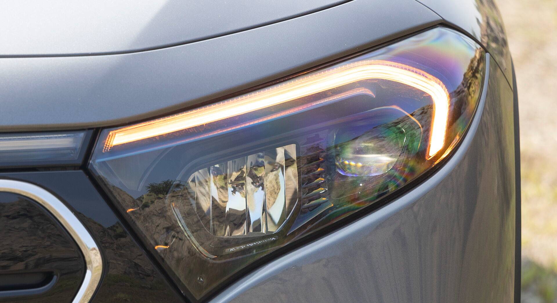 Mercedes-Benz EQB 350 4Matic exterior view 6