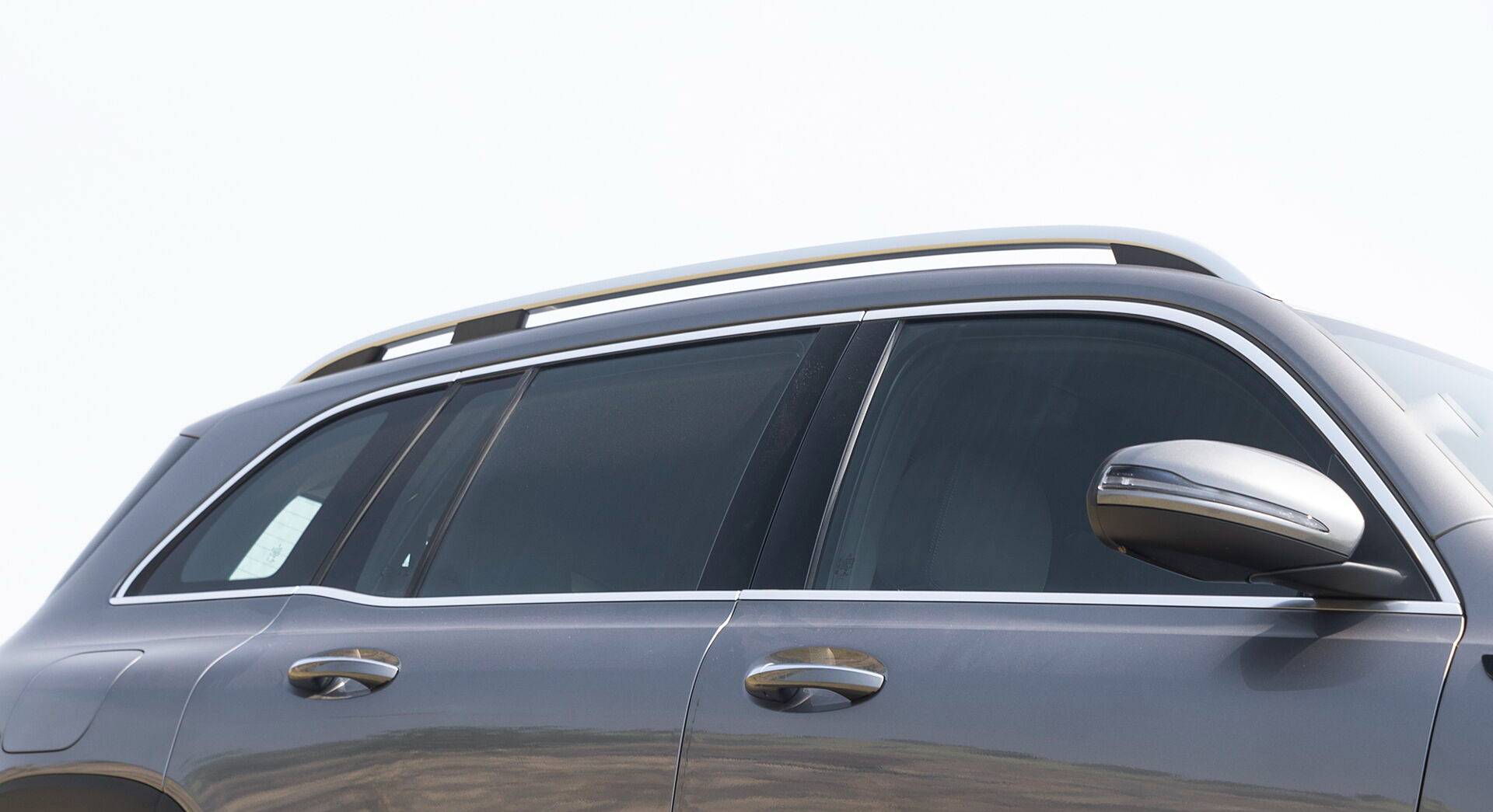 Mercedes-Benz EQB 350 4Matic exterior view 8