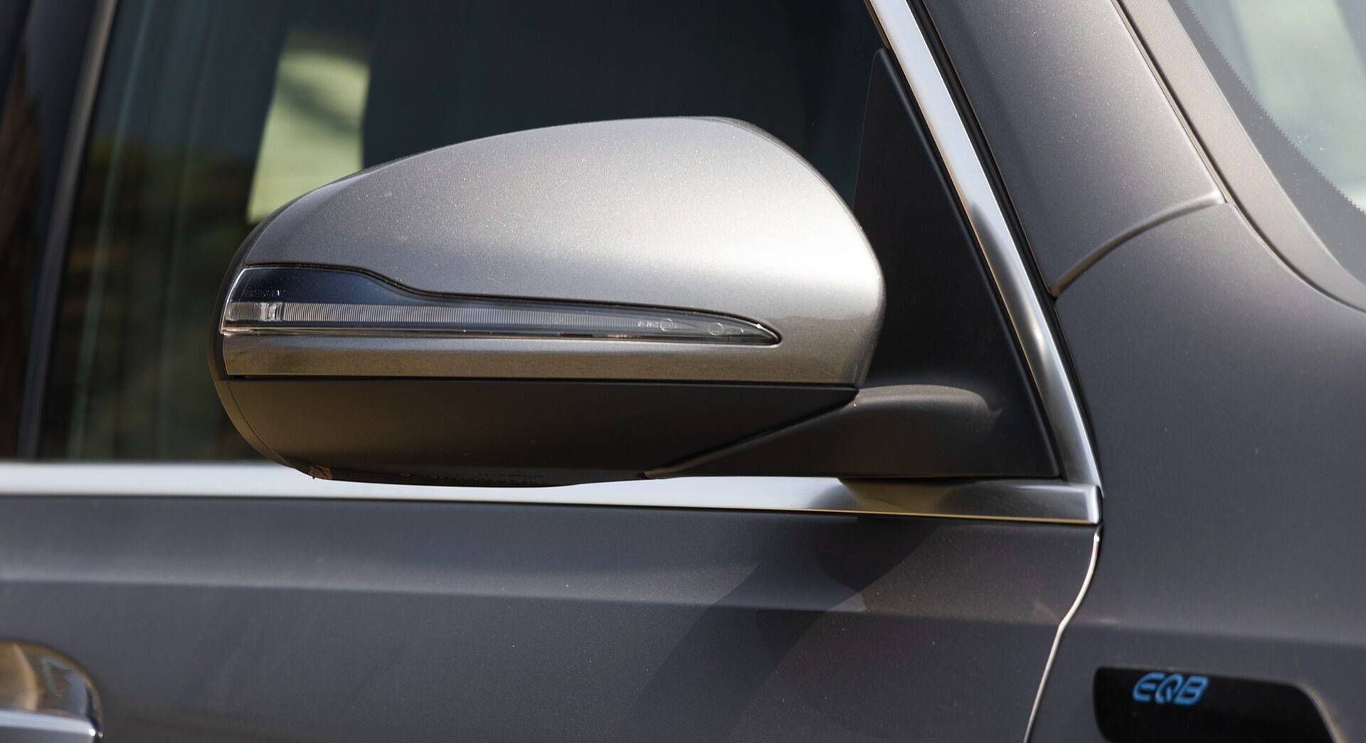 Mercedes-Benz EQB 350 4Matic exterior view 9
