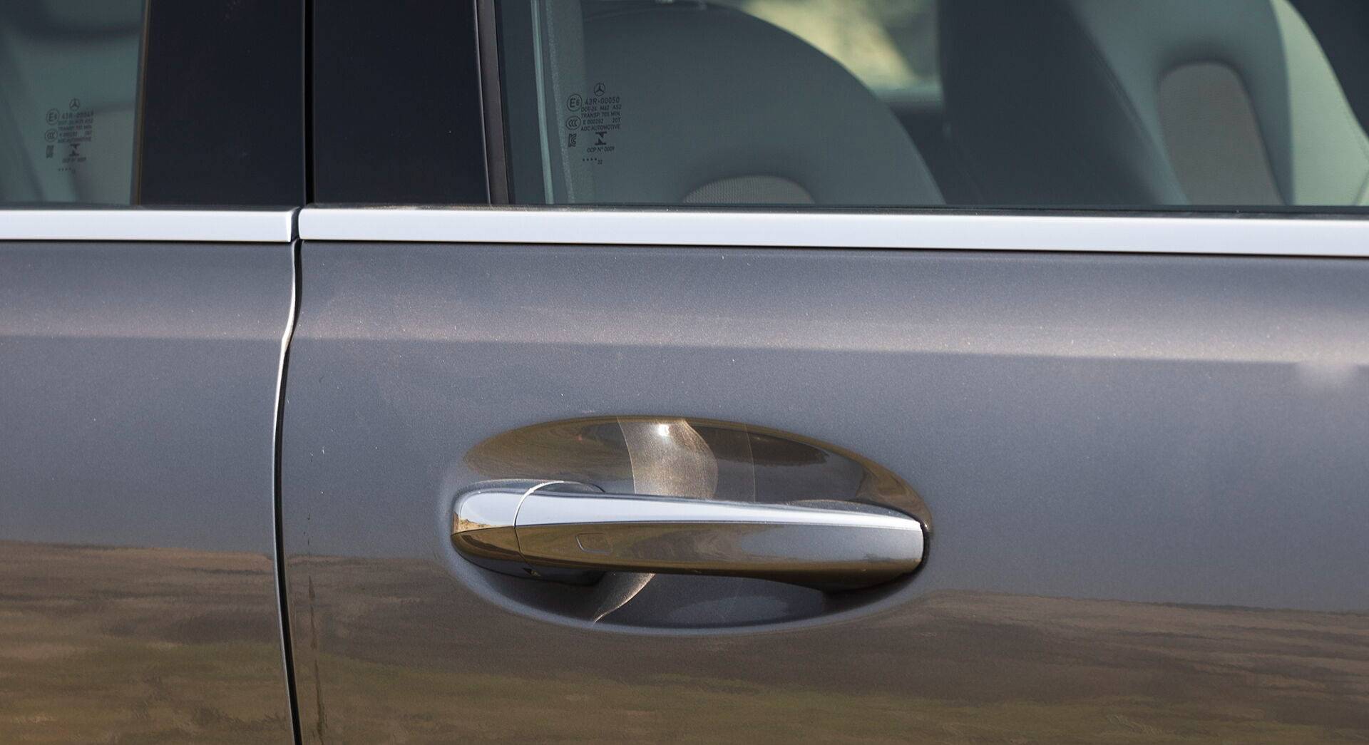 Mercedes-Benz EQB 350 4Matic exterior view 10