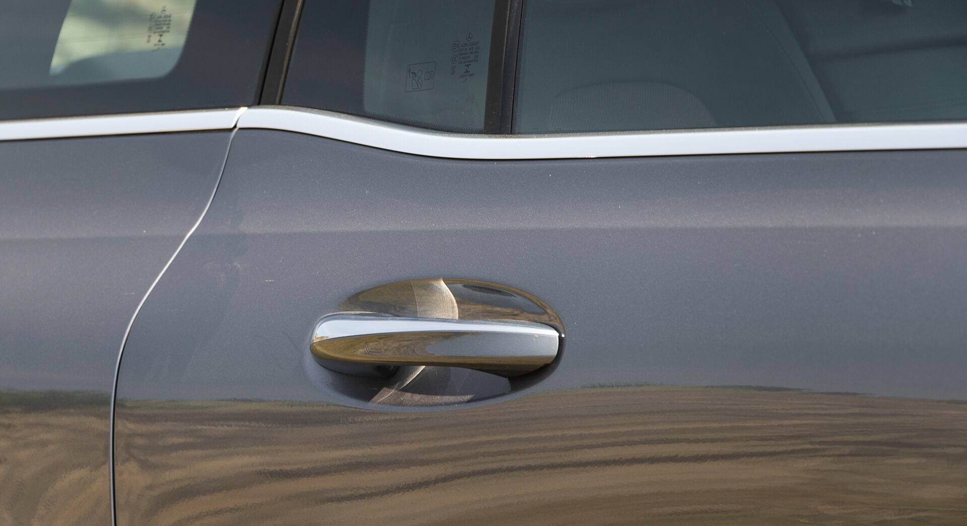 Mercedes-Benz EQB 350 4Matic exterior view 11