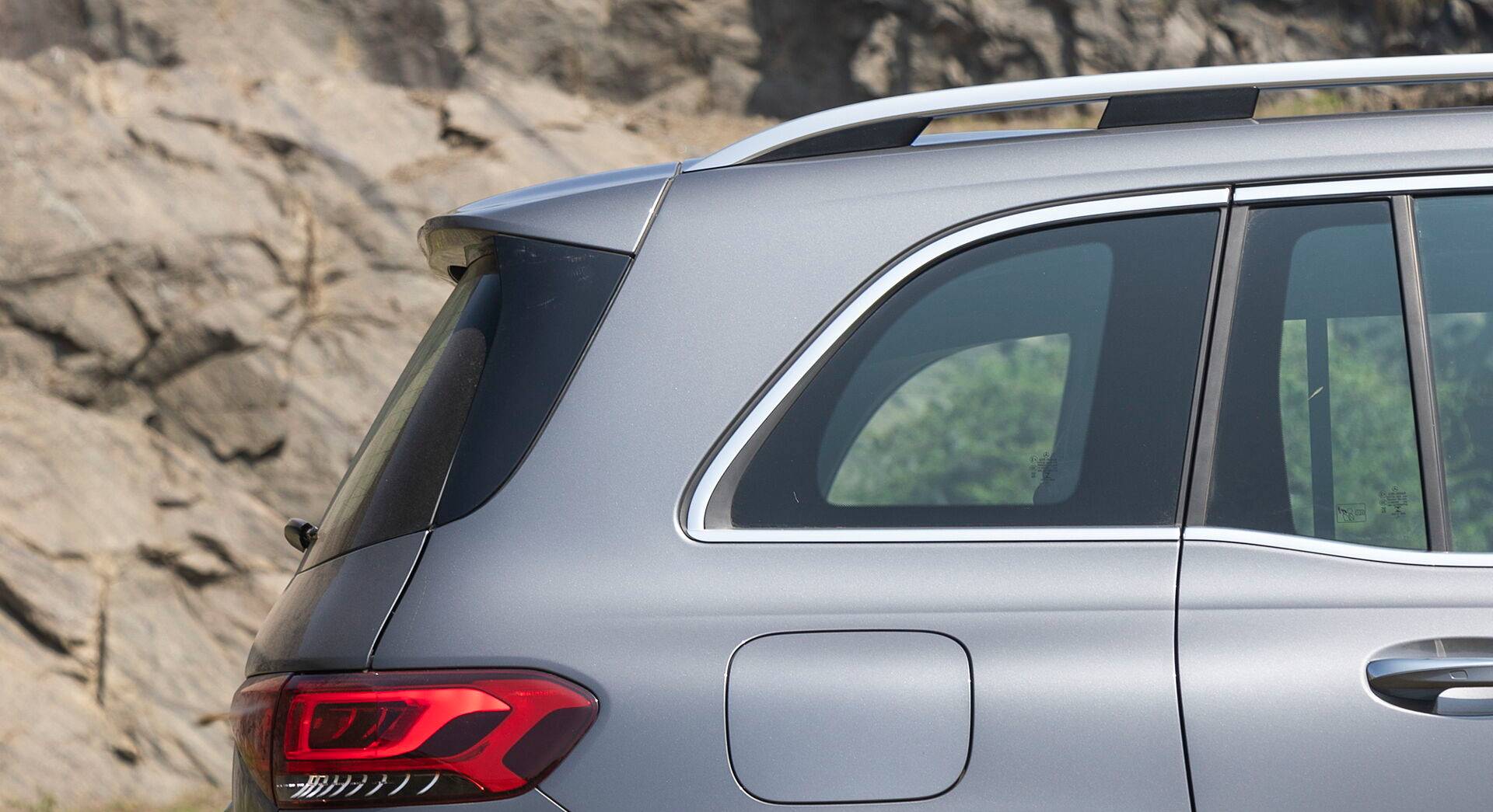 Mercedes-Benz EQB 350 4Matic exterior view 12