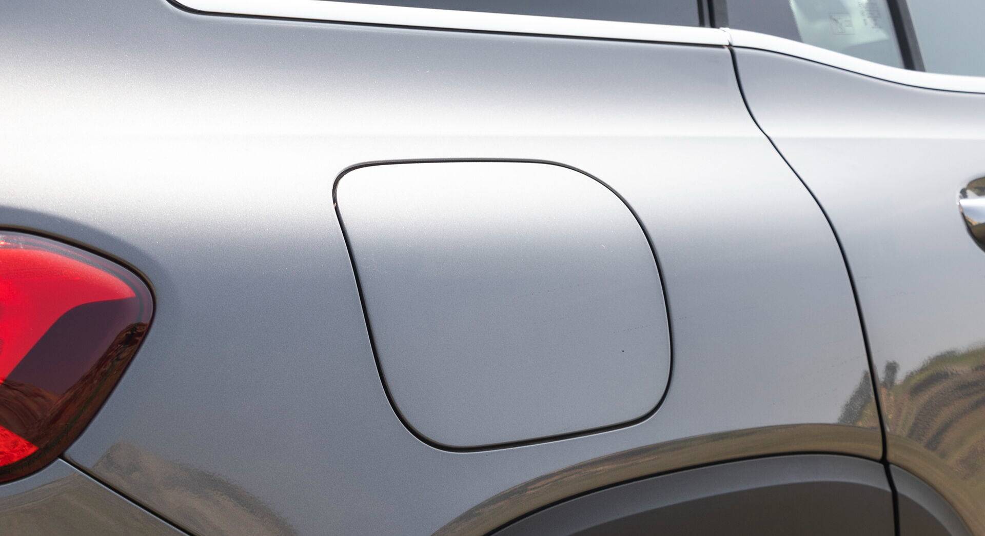 Mercedes-Benz EQB 350 4Matic exterior view 13