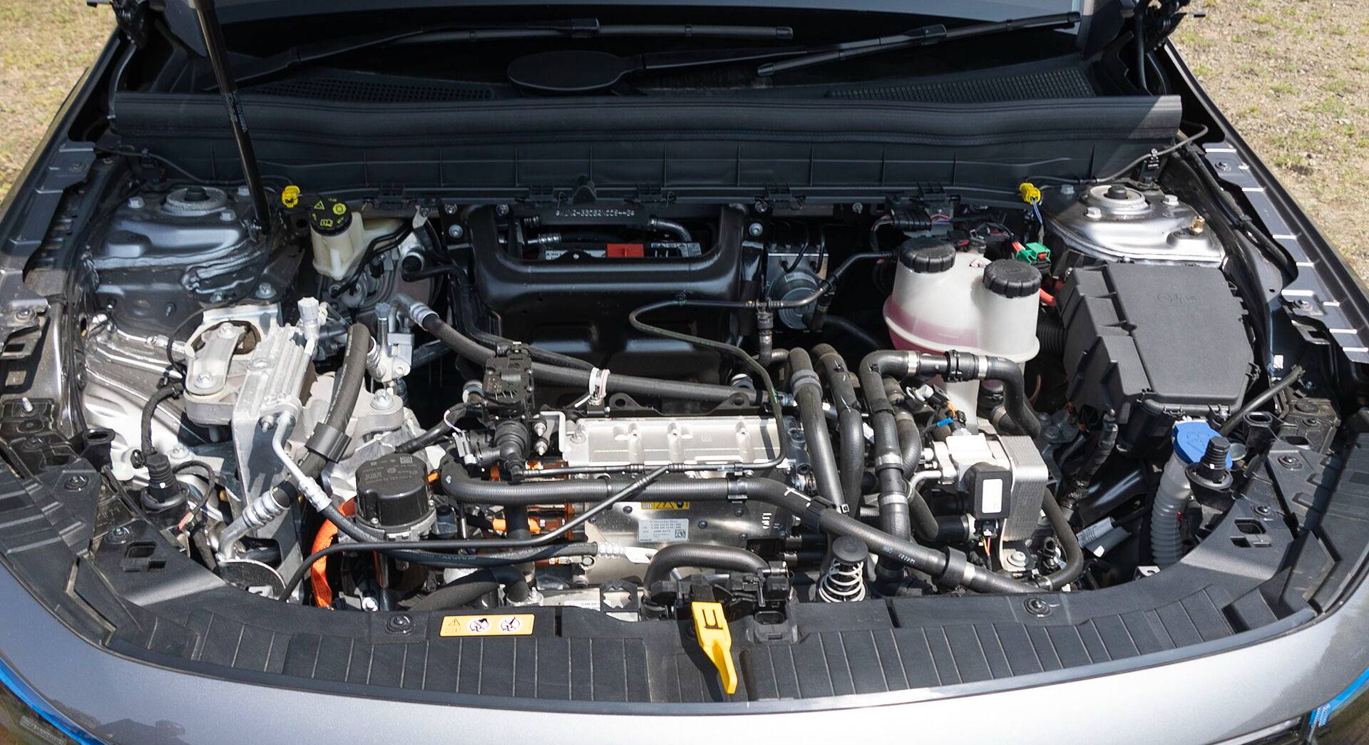 Mercedes-Benz EQB 350 4Matic exterior view 24