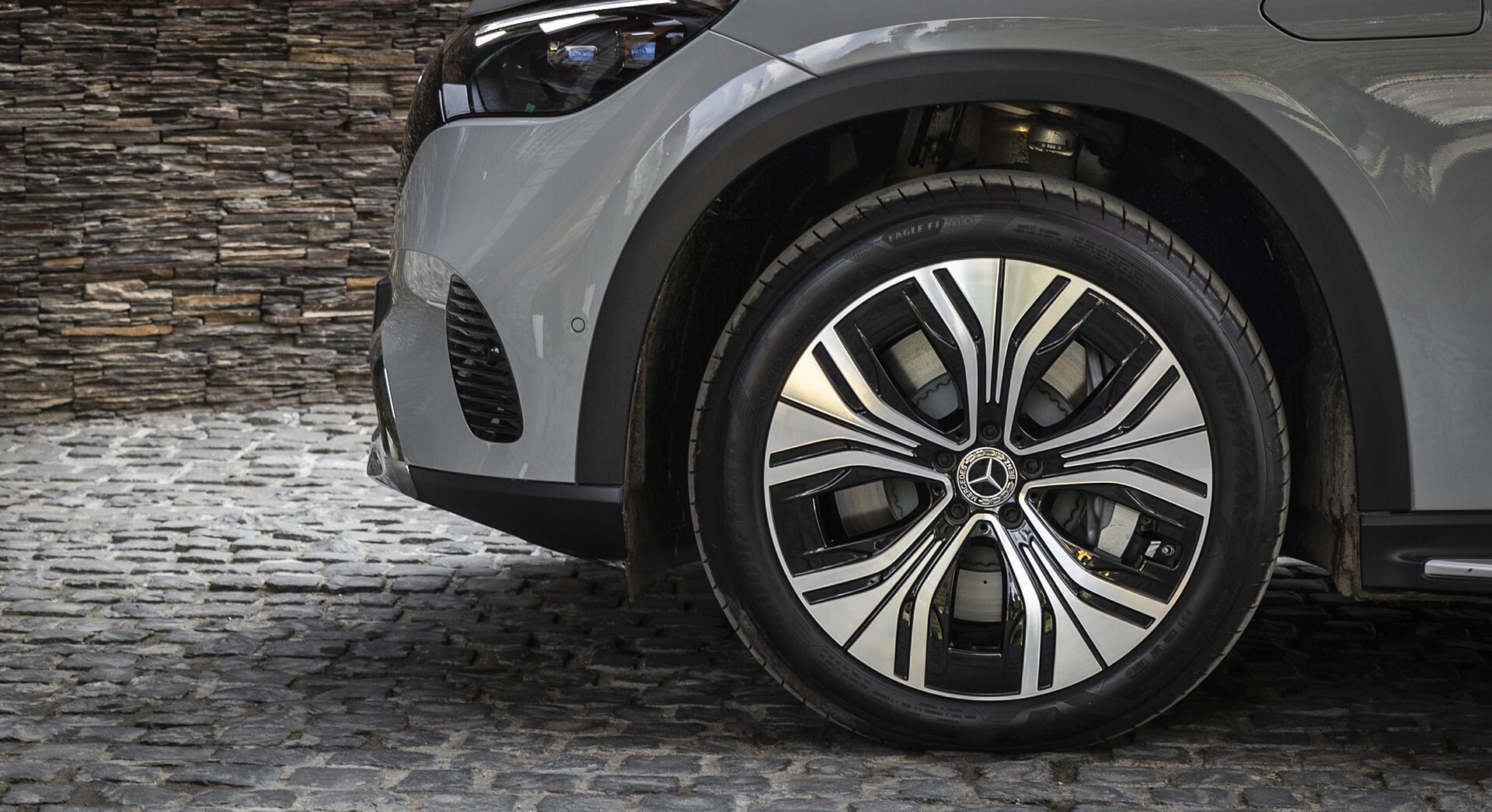 Mercedes-Benz EQE 500 4Matic exterior view 7