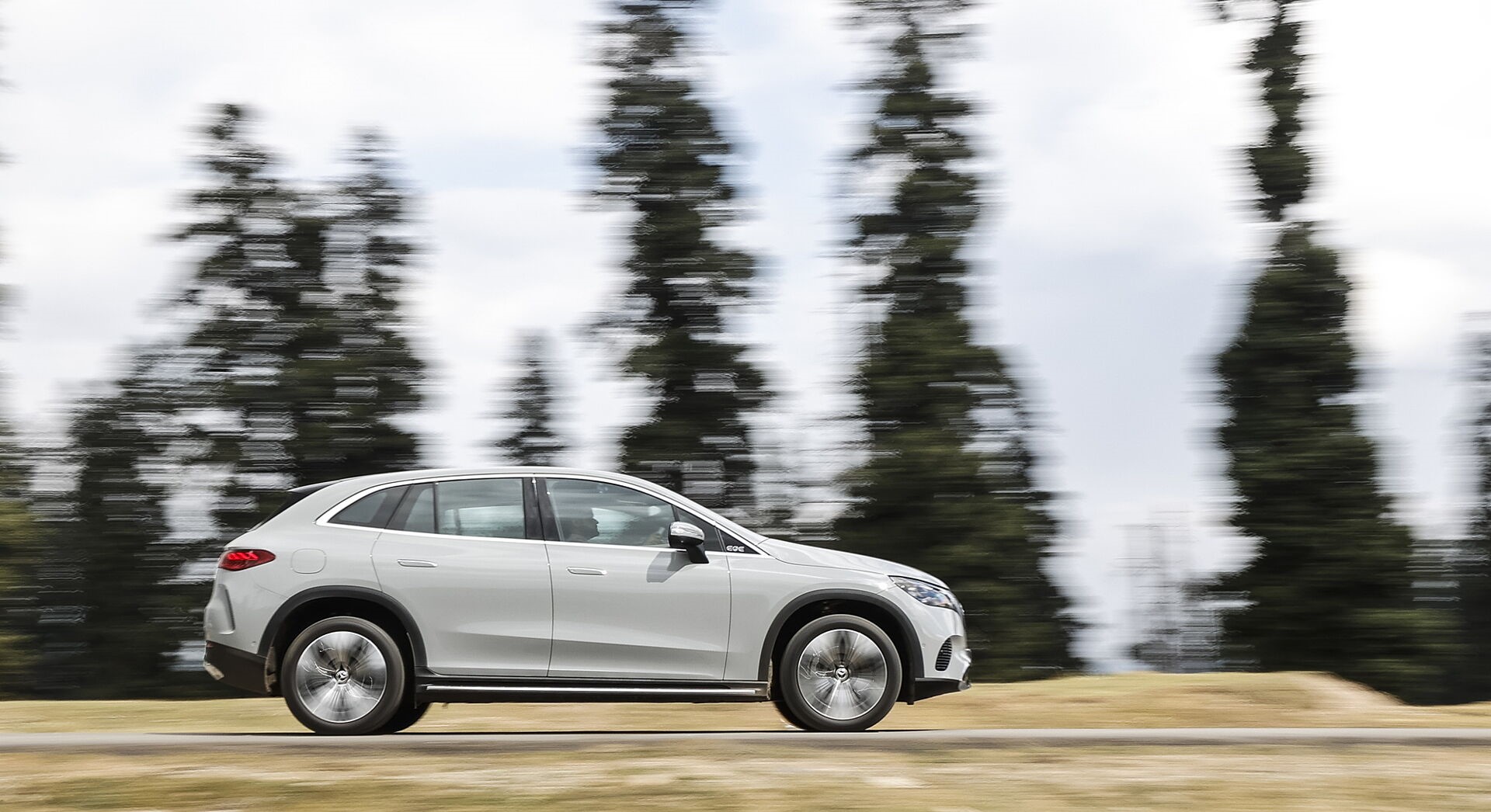 Mercedes-Benz EQE 500 4Matic exterior view 13